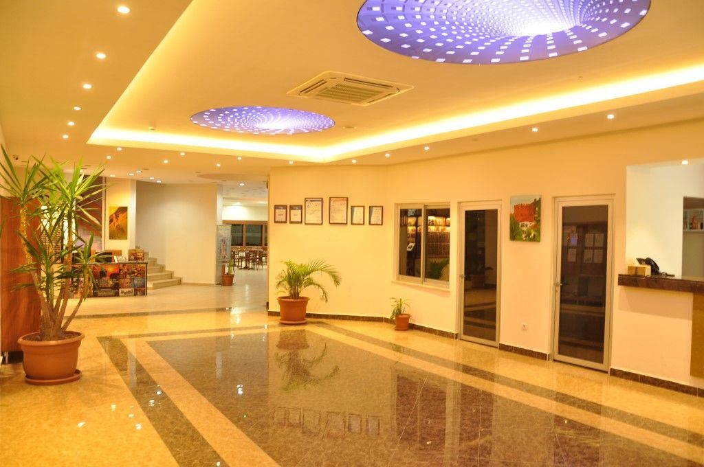 Grand Ati̇lla Hotell